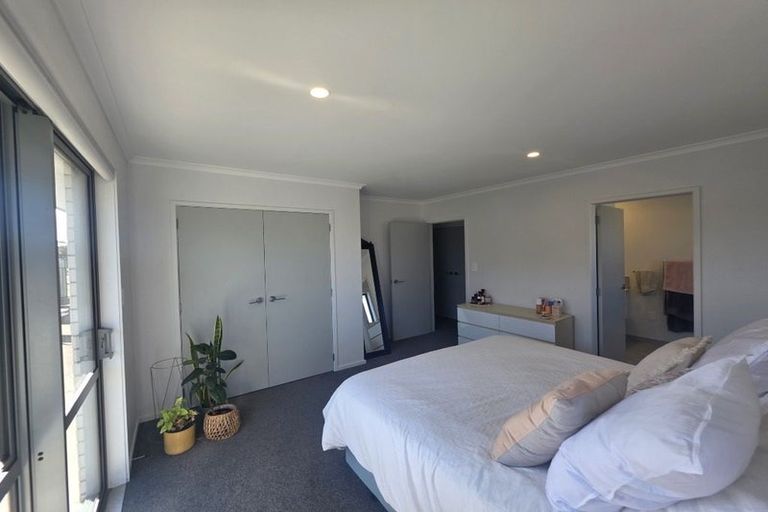Photo of property in 28 Komata Crescent, Papamoa Beach, Papamoa, 3118