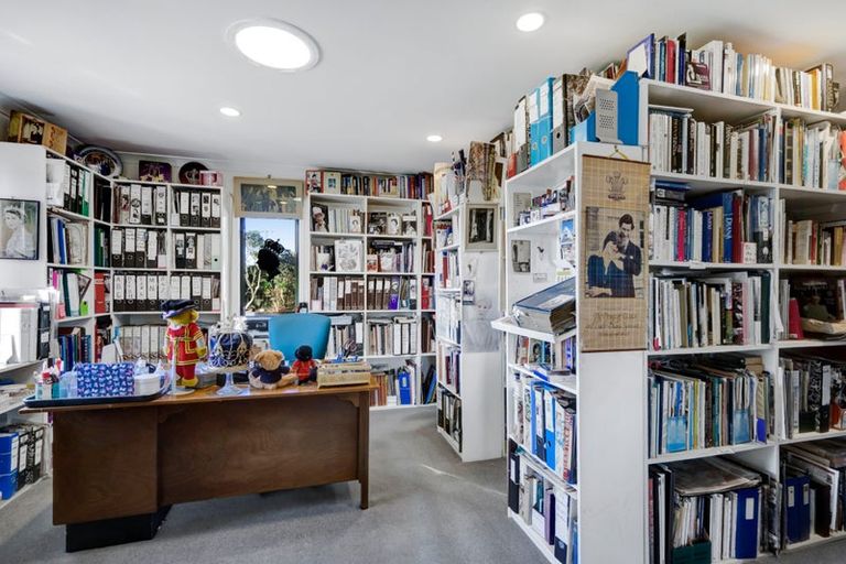 Photo of property in 3 Karina Road, Merrilands, New Plymouth, 4312