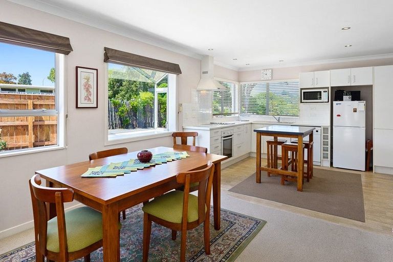 Photo of property in 16 Iti Grove, Waikanae, 5036