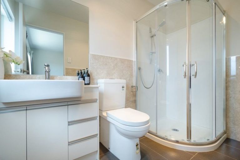 Photo of property in 47 South Kensington Way, Henderson, Auckland, 0612