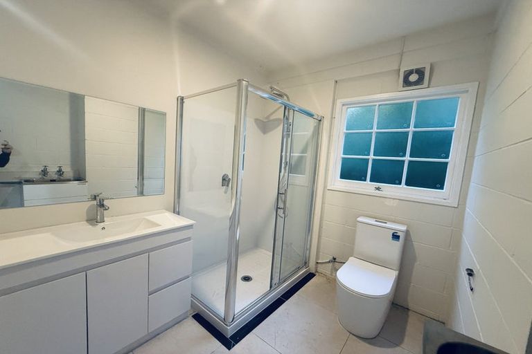 Photo of property in 82 Woodlands Crescent, Browns Bay, Auckland, 0630
