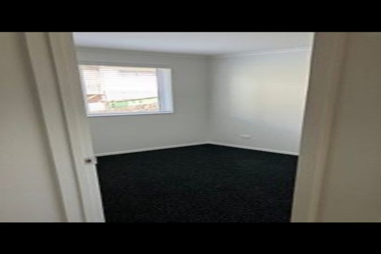 Photo of property in 15 Lysander Crescent, Beach Haven, Auckland, 0626