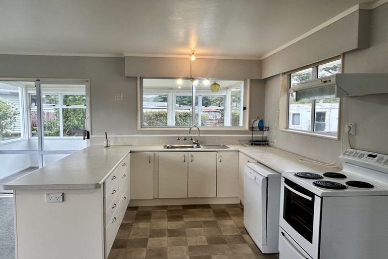 Photo of property in 34 Te Kupe Road, Paraparaumu Beach, Paraparaumu, 5032