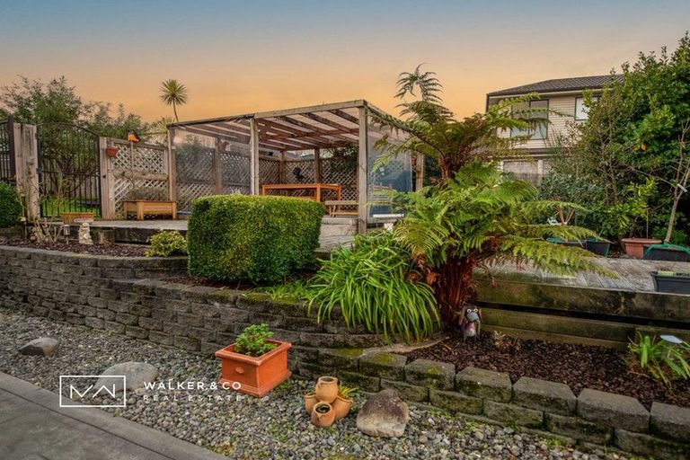 Photo of property in 2 Kirton Drive, Riverstone Terraces, Upper Hutt, 5018