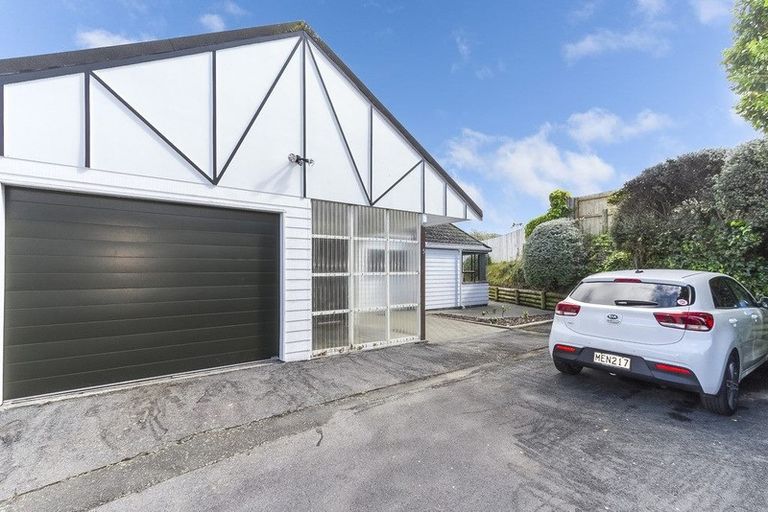 Photo of property in 53f5 Dominion Park Street, Johnsonville, Wellington, 6037