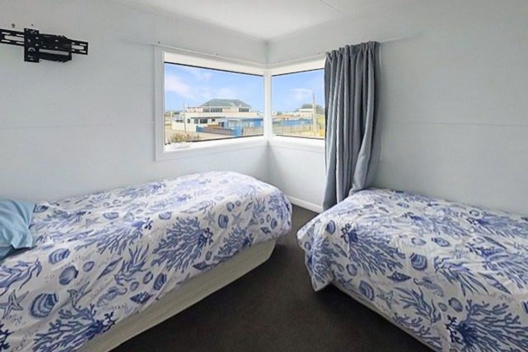 Photo of property in 21 Ocean Beach Street, Foxton Beach, Foxton, 4815