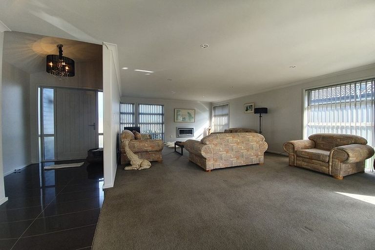 Photo of property in 61 Sunningdale Street, Wattle Downs, Auckland, 2103