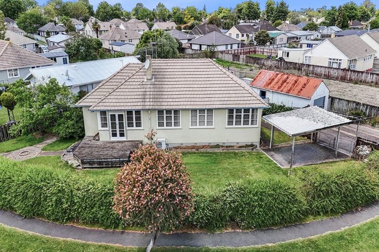 Photo of property in 28 Paul Crescent, Fairfield, Hamilton, 3214