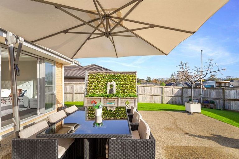 Photo of property in 38 Gilbransen Road, Kumeu, 0810