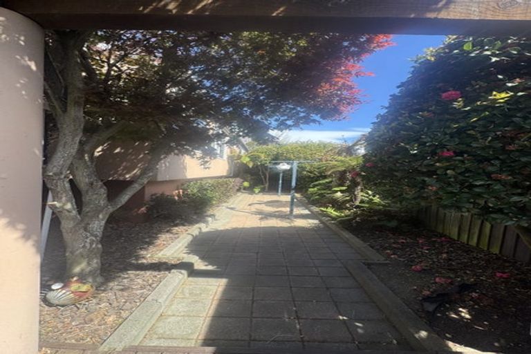 Photo of property in 132a Warren Crescent, Hillmorton, Christchurch, 8025