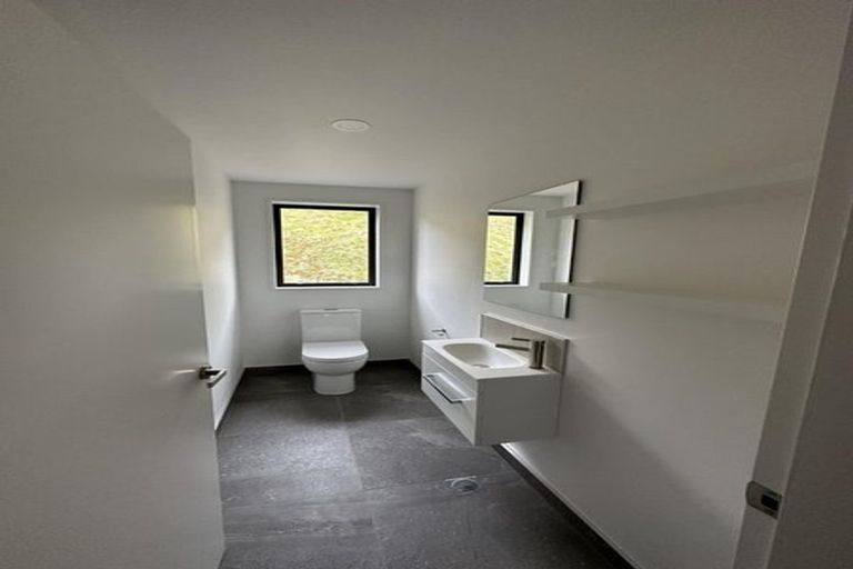 Photo of property in 35 Oakum Road, Whitby, Porirua, 5024