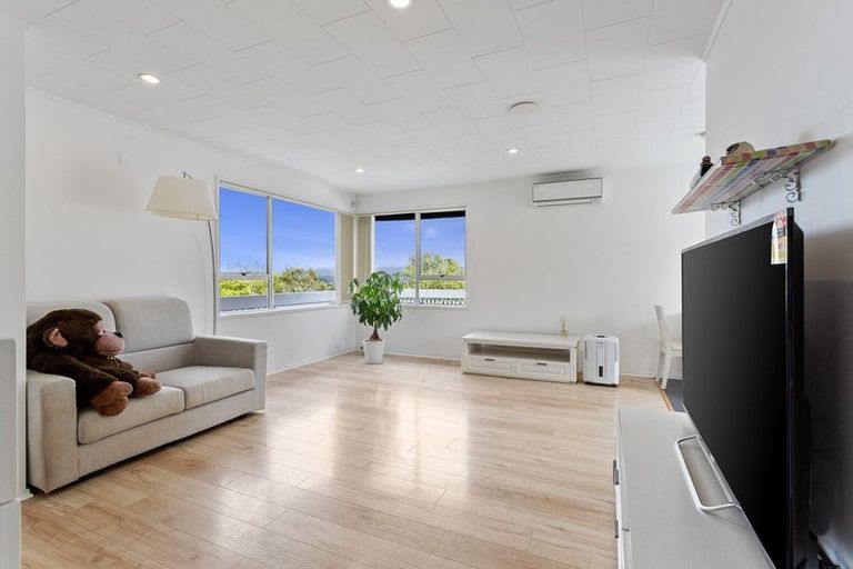 Photo of property in 8 Skyla Place, Massey, Auckland, 0614