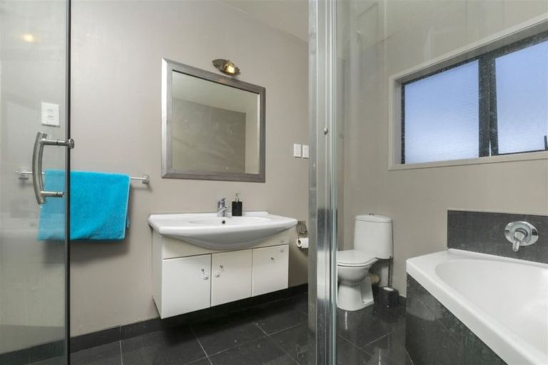 Photo of property in 45 Fleetwood Drive, Henderson, Auckland, 0612