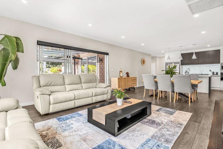 Photo of property in 21 Jeroboam Loop, Kumeu, 0810