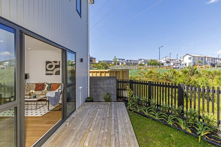 Photo of property in 9a Kotiu Place, Massey, Auckland, 0614