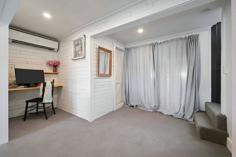 Photo of property in 2a Ripon Street, Lyttelton, 8082