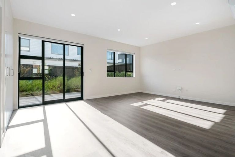 Photo of property in 21b Lumbarda Drive, Kumeu, 0810