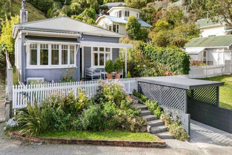 Photo of property in 25 Totara Street, Eastbourne, Lower Hutt, 5013