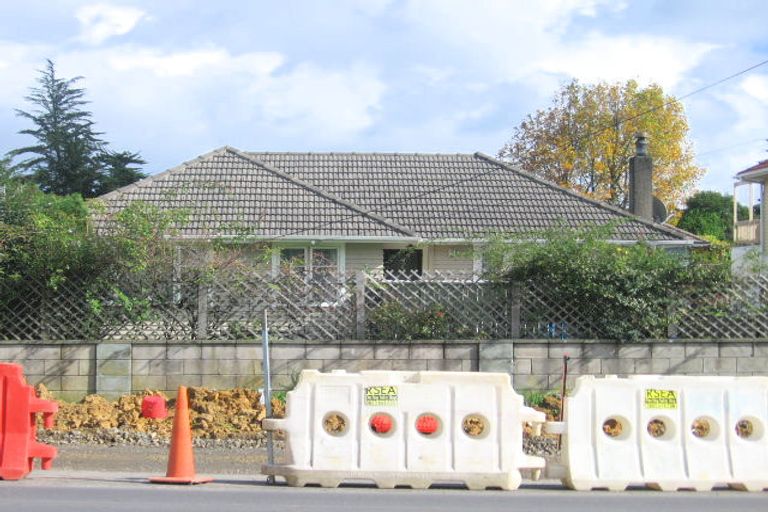 Photo of property in 15 Henderson Valley Road, Henderson, Auckland, 0612