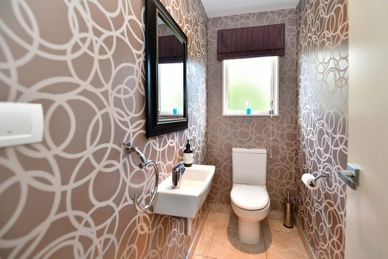 Photo of property in 52 Grovenor Drive, Orewa, 0931