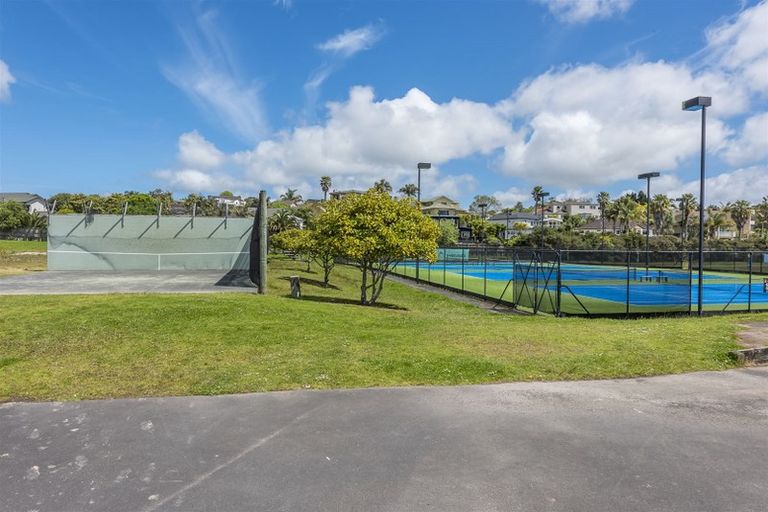 Photo of property in 23 Luckens Road, West Harbour, Auckland, 0618