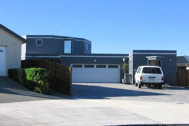 Photo of property in 22 Montana Way, Milson, Palmerston North, 4414