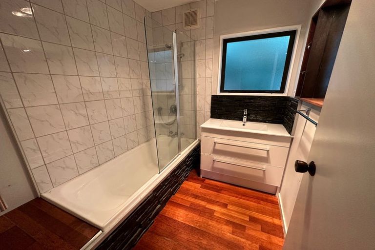 Photo of property in 6 Nielsen Place, Massey, Auckland, 0614