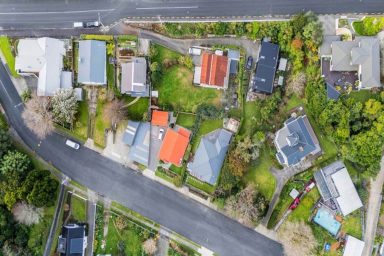 Photo of property in 15 Bracken Street, New Plymouth, 4310