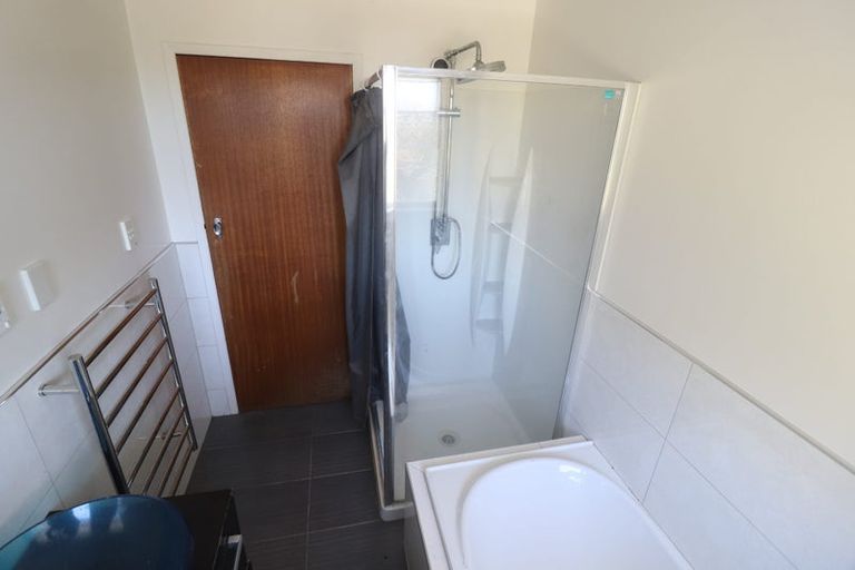 Photo of property in 11 Ellice Road, Totara Vale, Auckland, 0629