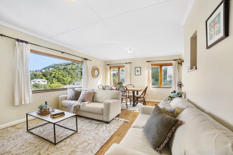 Photo of property in 11 Oku Street, Island Bay, Wellington, 6023