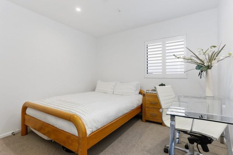 Photo of property in 84 Hobsonville Point Road, Hobsonville, Auckland, 0616