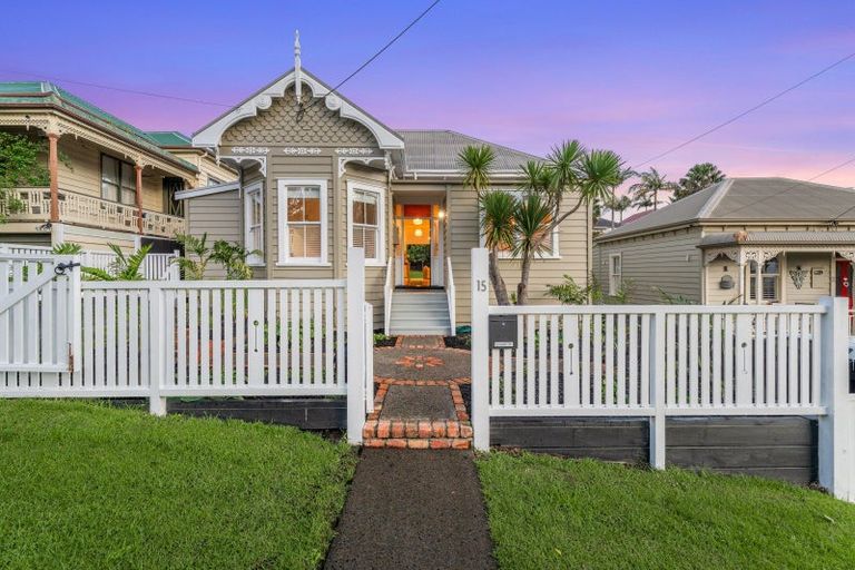 Photo of property in 15 Saint Leonards Road, Devonport, Auckland, 0624