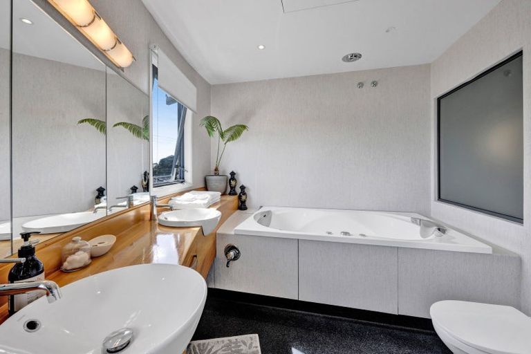 Photo of property in Headlands Opunake, 32 Fox Street, Opunake, 4616