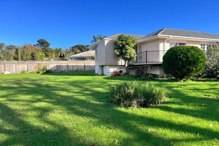 Photo of property in 21 Oakpark Place, West Harbour, Auckland, 0618