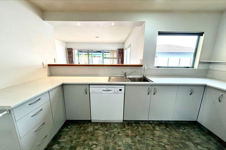 Photo of property in 6 Edgewater Grove, Whakatane, 3120