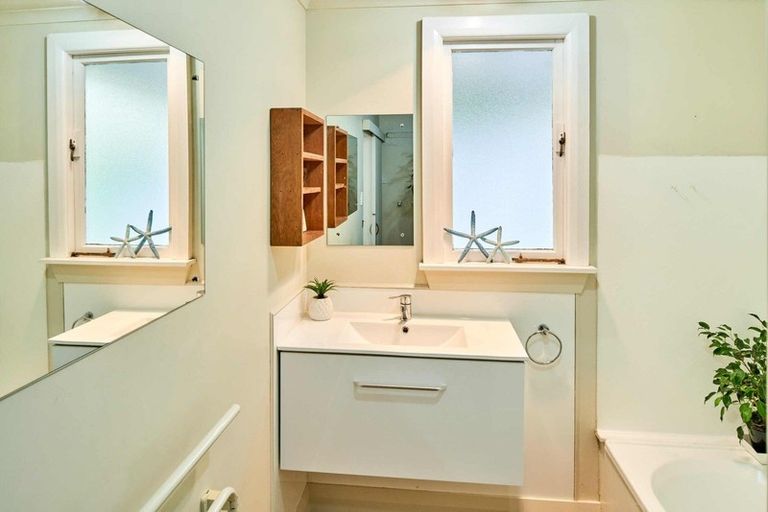 Photo of property in 28 Thornley Street, Titahi Bay, Porirua, 5022