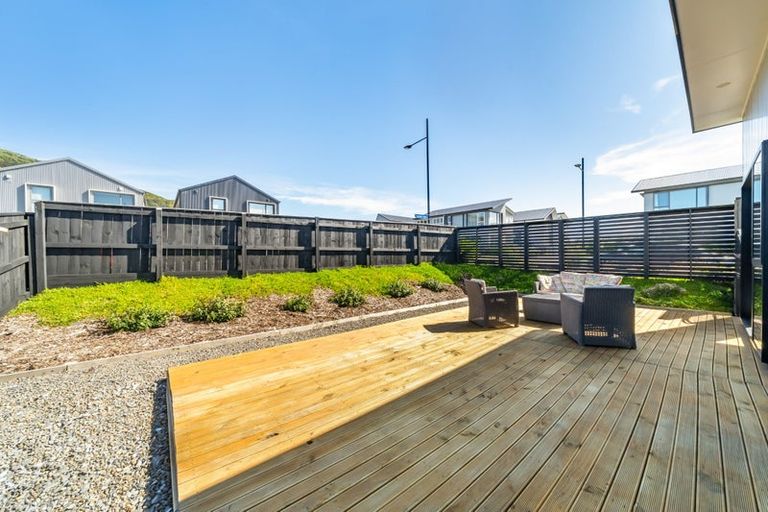 Photo of property in 1 Taraiti Crescent, Kenepuru, Porirua, 5022