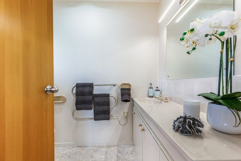 Photo of property in 45c Hyde Road, Rothesay Bay, Auckland, 0630