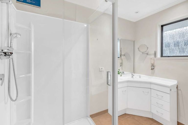 Photo of property in 3 Caroline Crescent, Highbury, Palmerston North, 4412