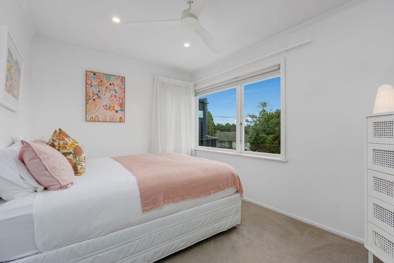 Photo of property in 70 Selwyn Crescent, Forrest Hill, Auckland, 0620