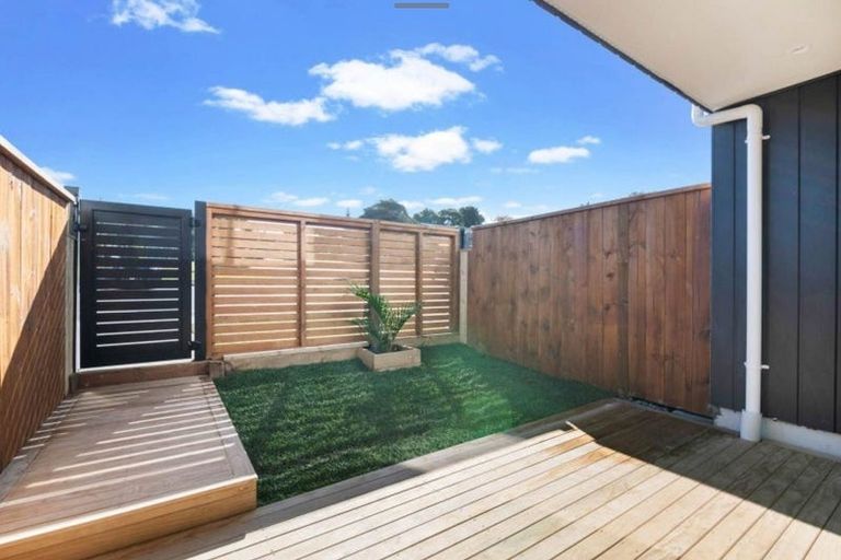 Photo of property in 105 Trias Road, Totara Vale, Auckland, 0629