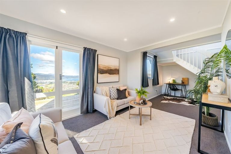 Photo of property in 7a Eastview Grove, Normandale, Lower Hutt, 5010