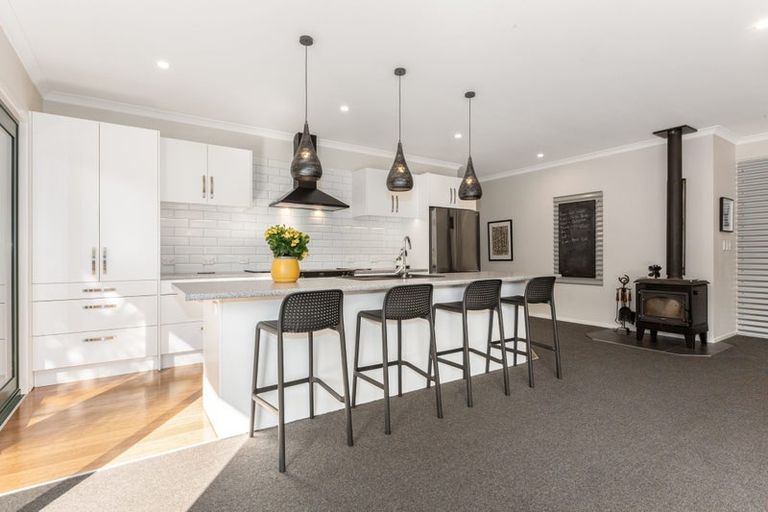 Photo of property in 1142 Paekakariki Hill Road, Paekakariki Hill, Porirua, 5381