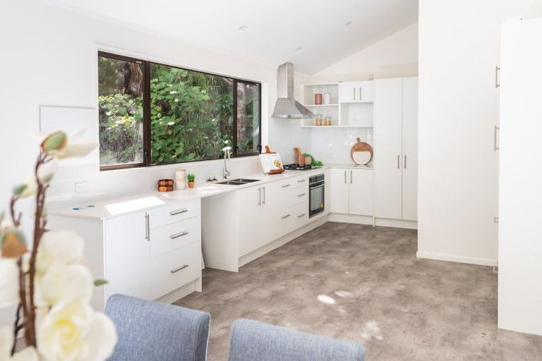 Photo of property in 16 Garden Road, Northland, Wellington, 6012