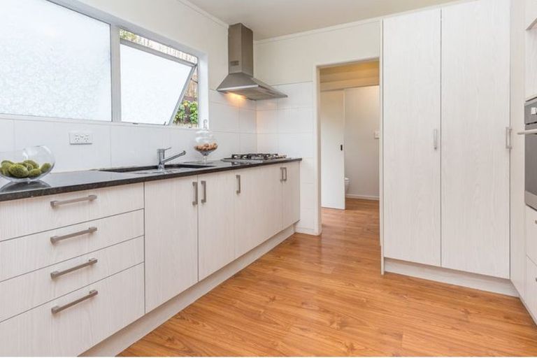 Photo of property in 60 Kohekohe Street, New Lynn, Auckland, 0600