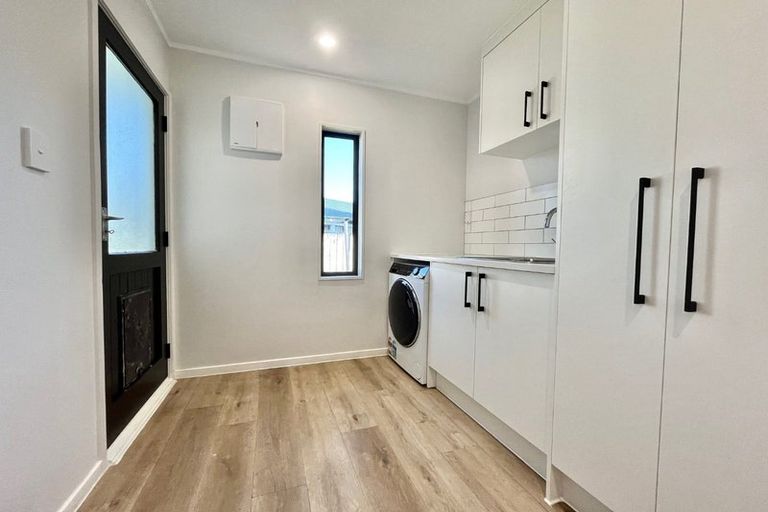 Photo of property in 102 Sandspit Road, Waiuku, 2123