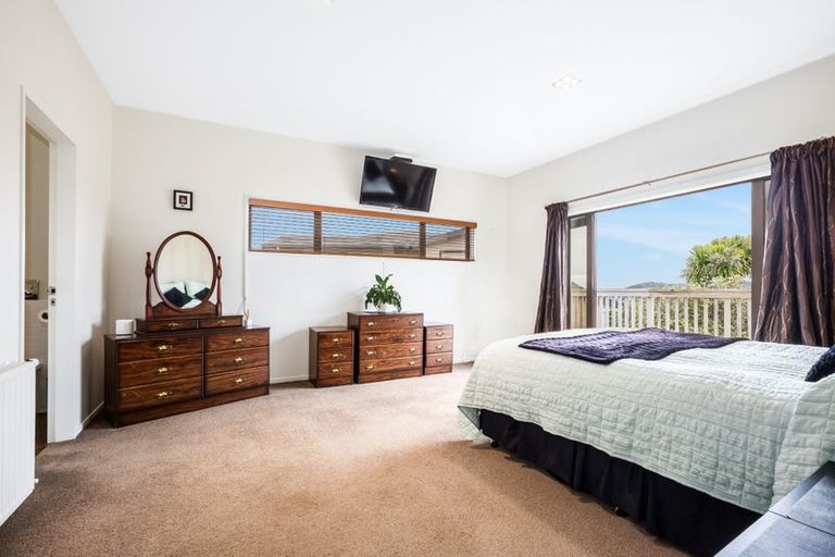 Photo of property in 4 Helm Place, Whitby, Porirua, 5024