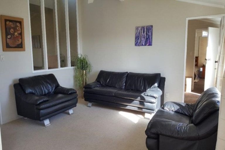 Photo of property in 20 Quigley Street, Newlands, Wellington, 6037