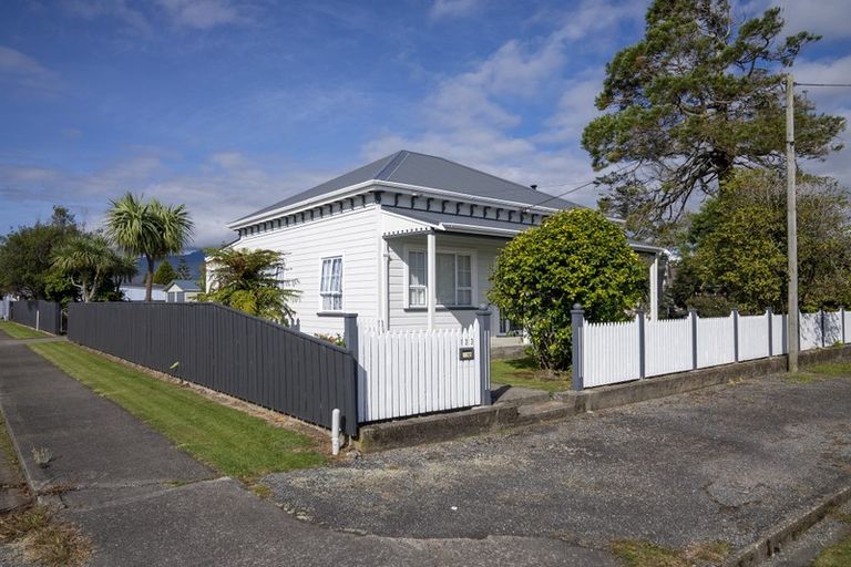 Photo of property in 133 Russell Street, Westport, 7825