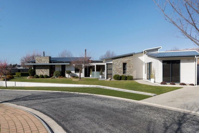 Photo of property in 40 Kelliher Drive, Wanaka, 9305